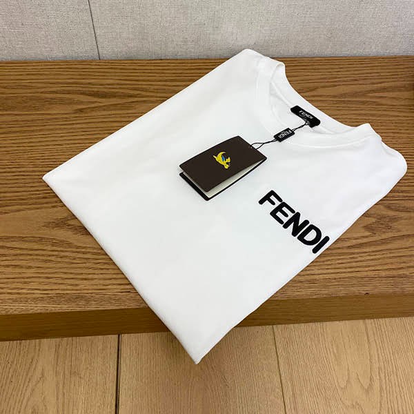 超希少！フェンディ 半袖Tシャツ 偽物 ロゴ刺繍 fez95120